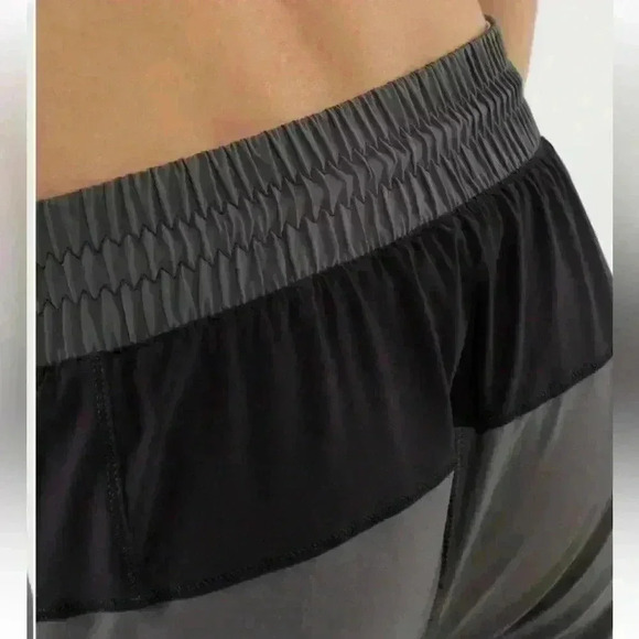 Lululemon Track To Reality Pant
Soot Light / Black / Slalom Stripe Angel Wing - Picture 7 of 16
